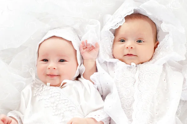 Zwei wunderschöne Babys — Stockfoto