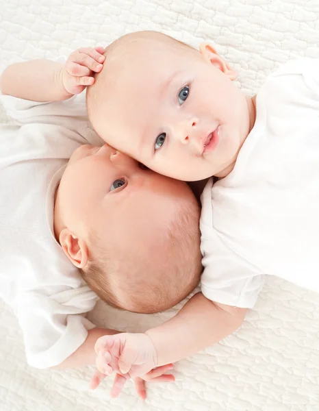 Twee prachtige babys — Stockfoto