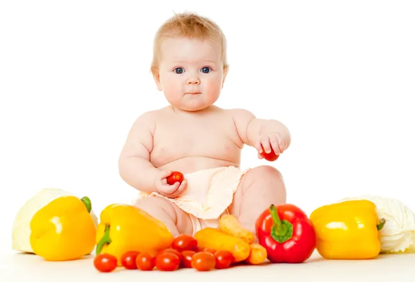 Bebê bonito com legumes — Fotografia de Stock