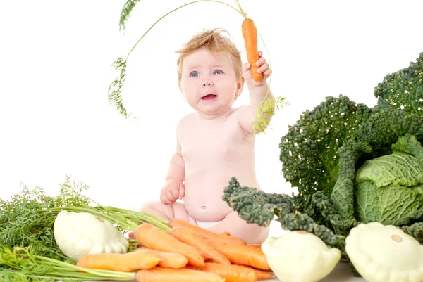 Bebê bonito com legumes — Fotografia de Stock