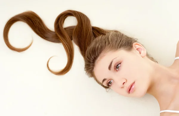 Mujer con el pelo largo — Foto de Stock