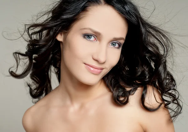 Young beautiful brunette — Stock Photo, Image