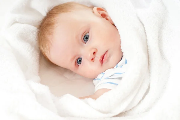 Schattige babyjongen — Stockfoto