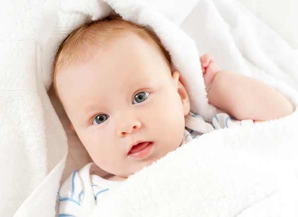 Schattige babyjongen — Stockfoto