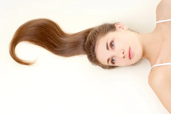 Mulher com cabelo comprido — Fotografia de Stock