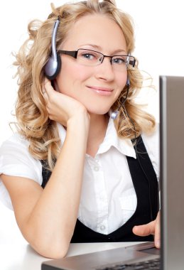 genç gülümseyen iş kadını