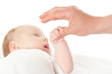 Holding babanın el bebek