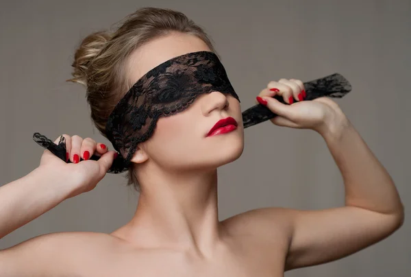 Retrato de moda con encaje negro — Foto de Stock