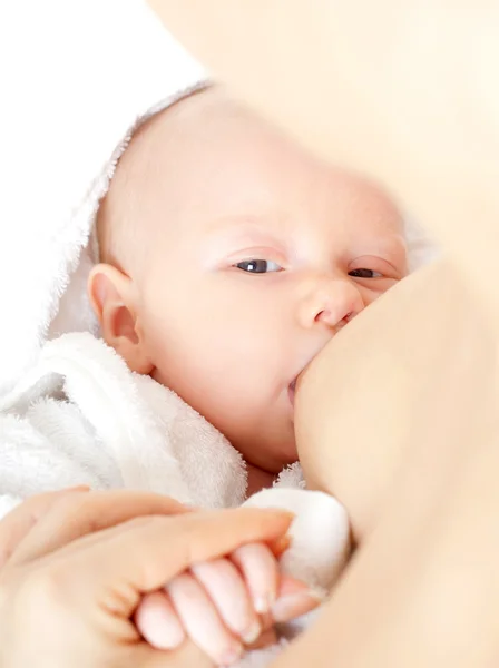 Madre amamantando a su bebé —  Fotos de Stock