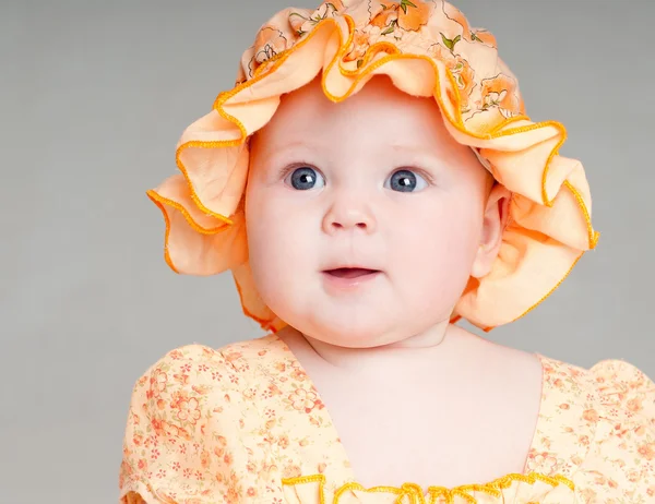 Bebê em um vestido bonito — Fotografia de Stock