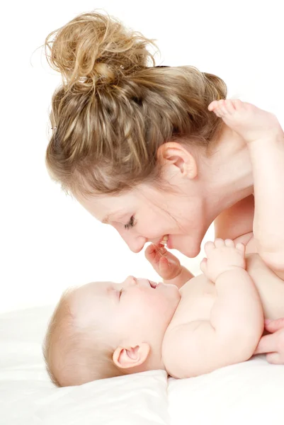 Madre feliz con el bebé — Foto de Stock