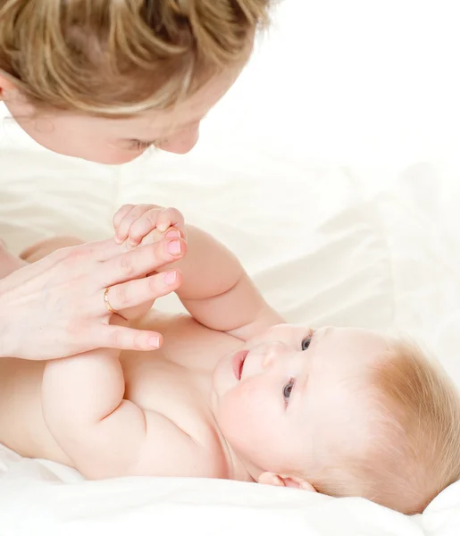 Mère heureuse avec bébé — Photo