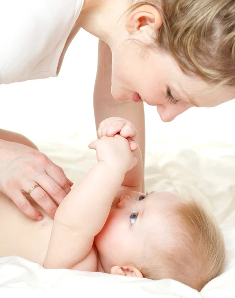 Mãe feliz com bebê — Fotografia de Stock