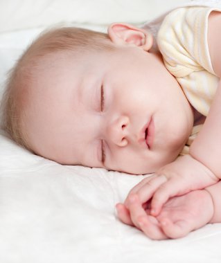Uyuyan bir bebek