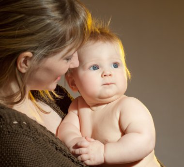 Genç anne ve çocuk