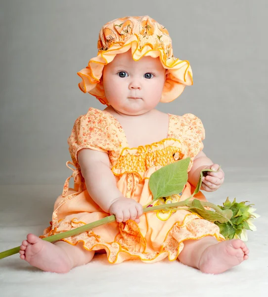 Bebê em um vestido bonito — Fotografia de Stock