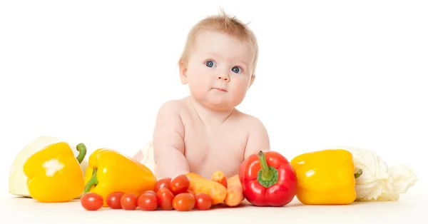 Bebê engraçado com legumes — Fotografia de Stock