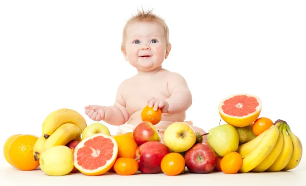 Bebê bonito com frutas — Fotografia de Stock