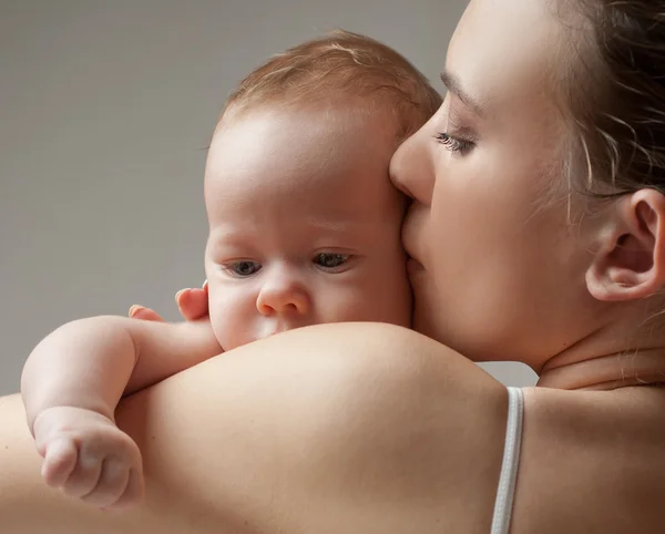 Happy mother with baby — Stock Photo, Image