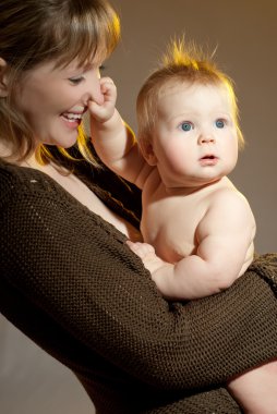 Genç anne ve çocuk