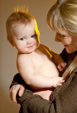 Genç anne ve çocuk