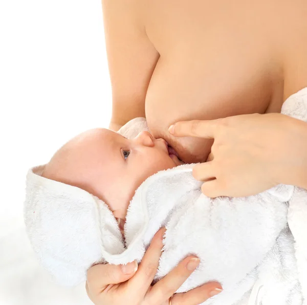 Mother breast feeding her infant — Stock Photo, Image