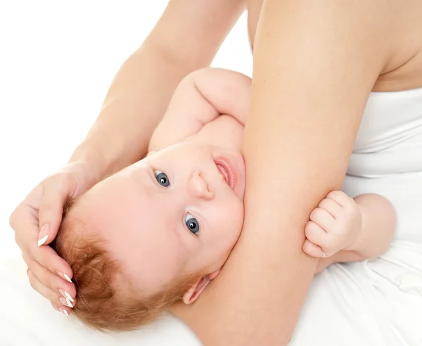 Garçon dans les mains de la mère — Photo