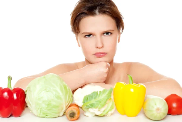 Mujer con verduras de temporada —  Fotos de Stock