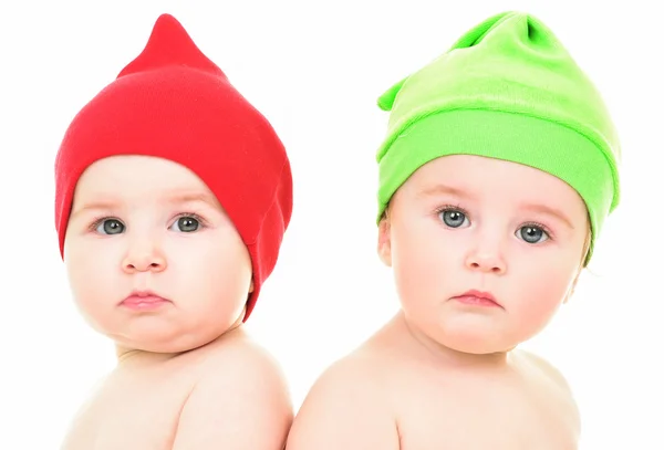 Dos niños encantadores en sombreros — Foto de Stock