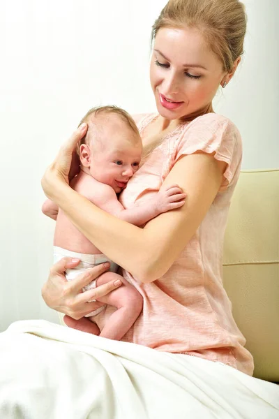 Mãe Bebé Família Feliz Interior Casa — Fotografia de Stock