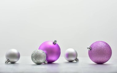 Noel arkaplanı ve noel topları