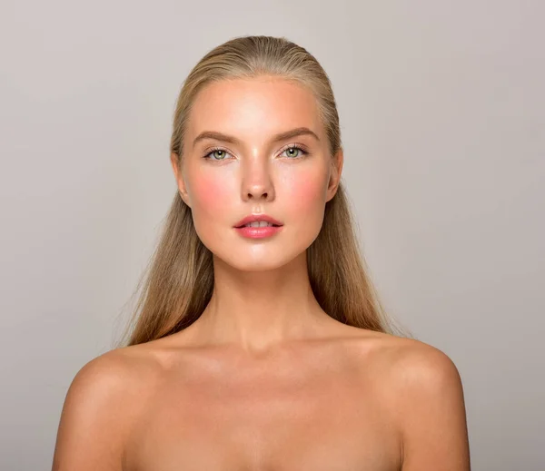 Belleza Mujer Modelo Moda Con Pelo Largo Saludable Maquillaje Profesional —  Fotos de Stock