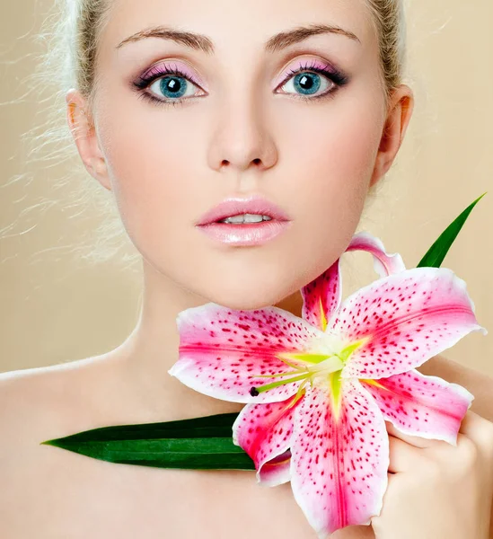 Beautiful Blonde Pink Flower — Stock Photo, Image