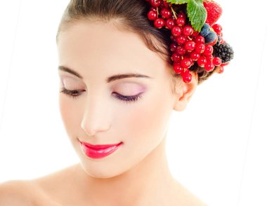 Böğürtlenli güzel kız