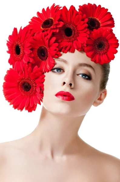 Divat Modell Frizura Virágok Hajában — Stock Fotó
