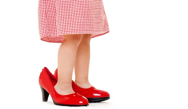 Kleines Mädchen Roten Schuhen lizenzfreie Stockfotos