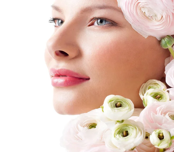 Modemodel Mit Frisur Und Rosa Blumen Haar lizenzfreie Stockbilder