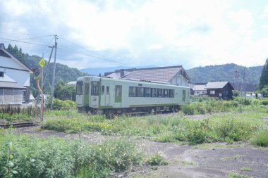 16 Ağustos 2025. Kuzey Nagano 'daki Sakae Köyü' ndeki JR Yokokura İstasyonu 'nda yaz mevsimi.