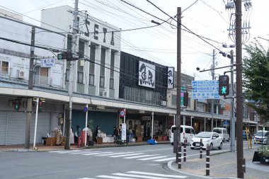 Inashi İstasyonu 'nun önündeki bölge, Nagano Bölgesi, Japonya. 19 Ekim 2025.