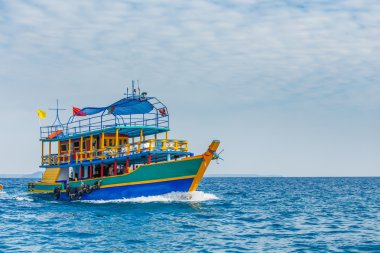 Büyük bir okyanusta gemi mi.