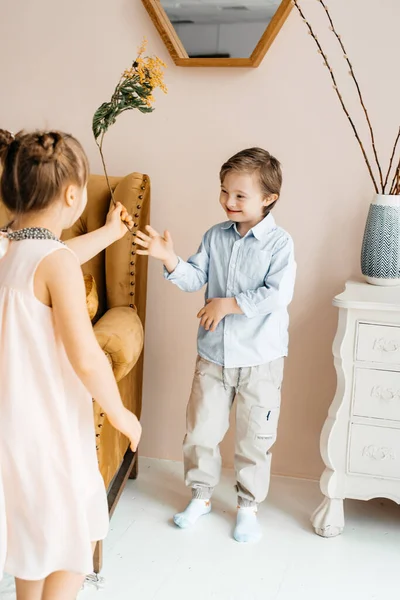 Little Girl Pink Dress Gave Boy Flower Love Care Concept — Stock Photo, Image