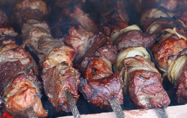 A darabot majdnem kész a grill kebab — Stock Fotó