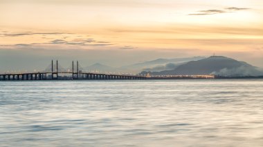  Şaşırtıcı gündoğumu ve günbatımı Bayan Mutiara, Penang köprü Malezya içinde