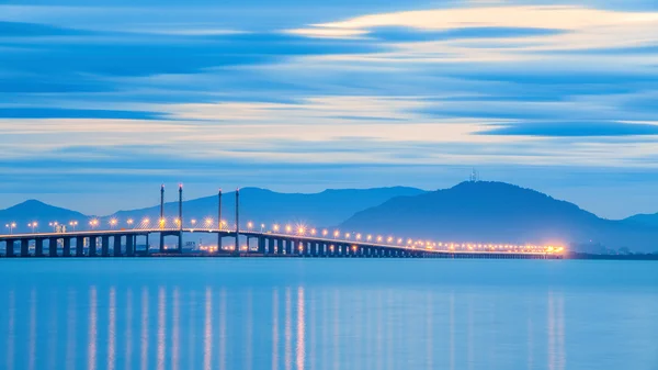 Erstaunliche sonnenaufgang und untergang in bayan mutiara, penang bridge malaysia — Stockfoto