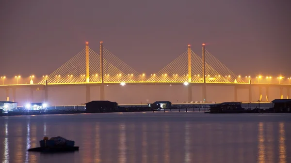 Nascer do sol pela costa de Penang Bridge, George Town, Penang — Fotografia de Stock