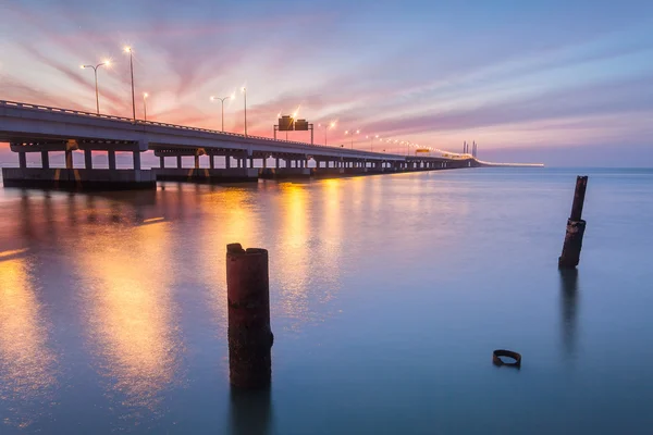 Alba sulla riva del 2nd Penang Bridge, George Town, Penang — Foto Stock