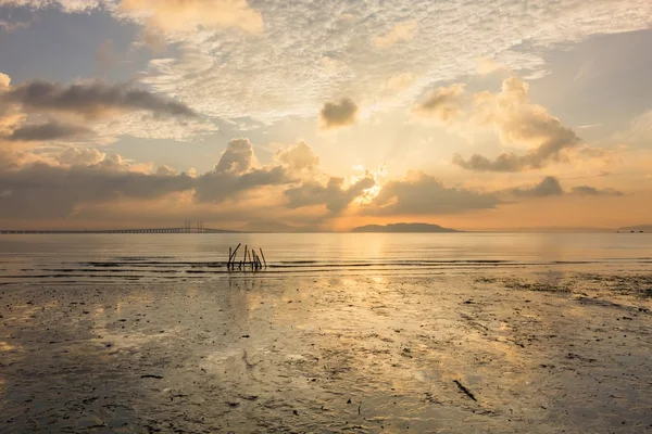 Вид на восход солнца на пляже Пенанга — стоковое фото