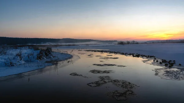 내리는 겨울의아름다움 폴란드의 포들래지 — 스톡 사진