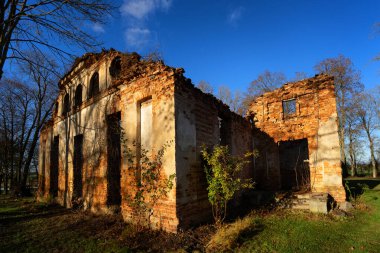 Hieronimw, Podlasie, Polonya 'daki eski bir malikanenin kalıntıları.