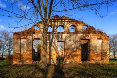 Hieronimw, Podlasie, Polonya 'daki eski bir malikanenin kalıntıları.